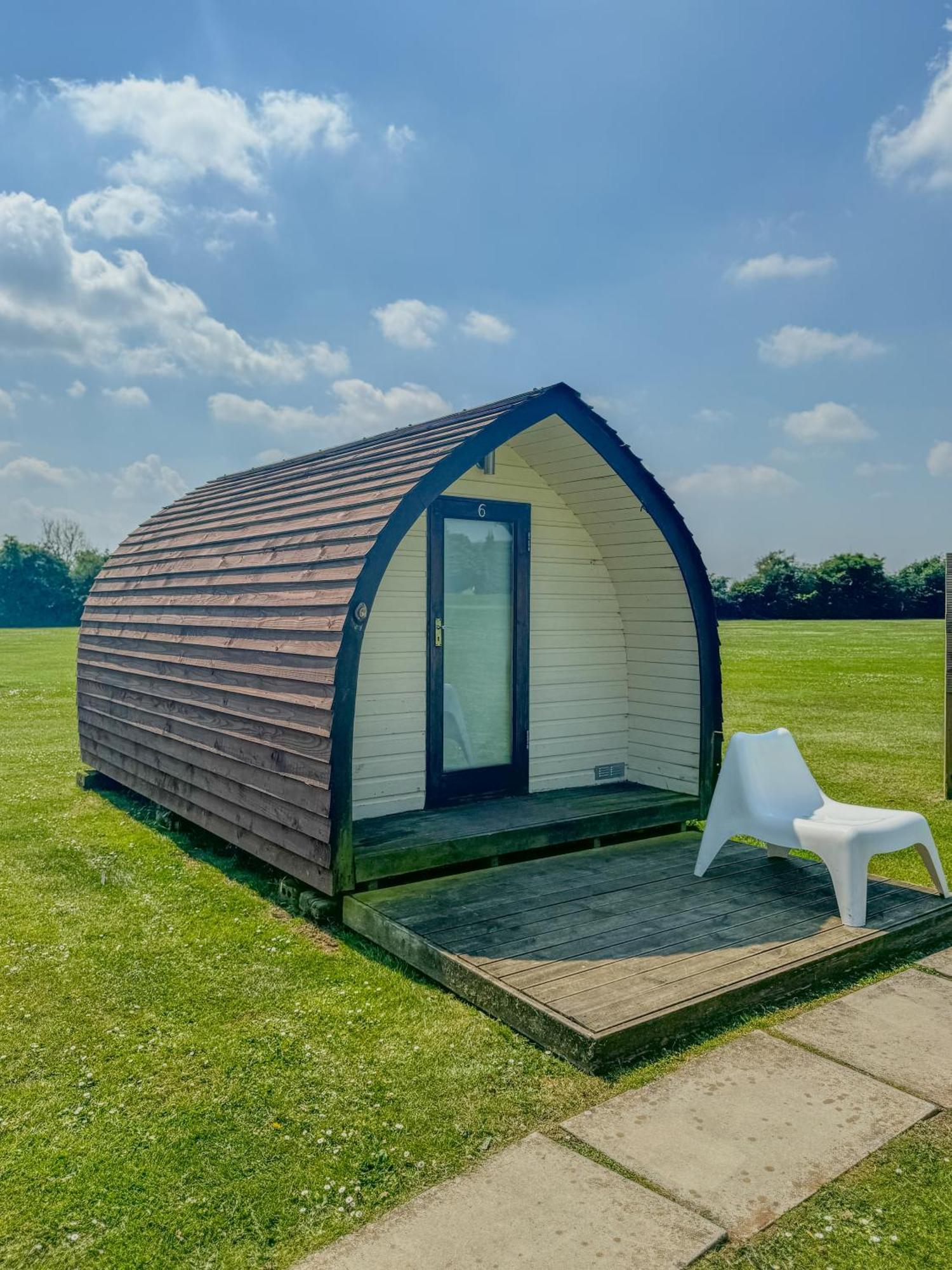 Rodway Hill Golf & Eco Pod Hotel Gloucester Exterior foto