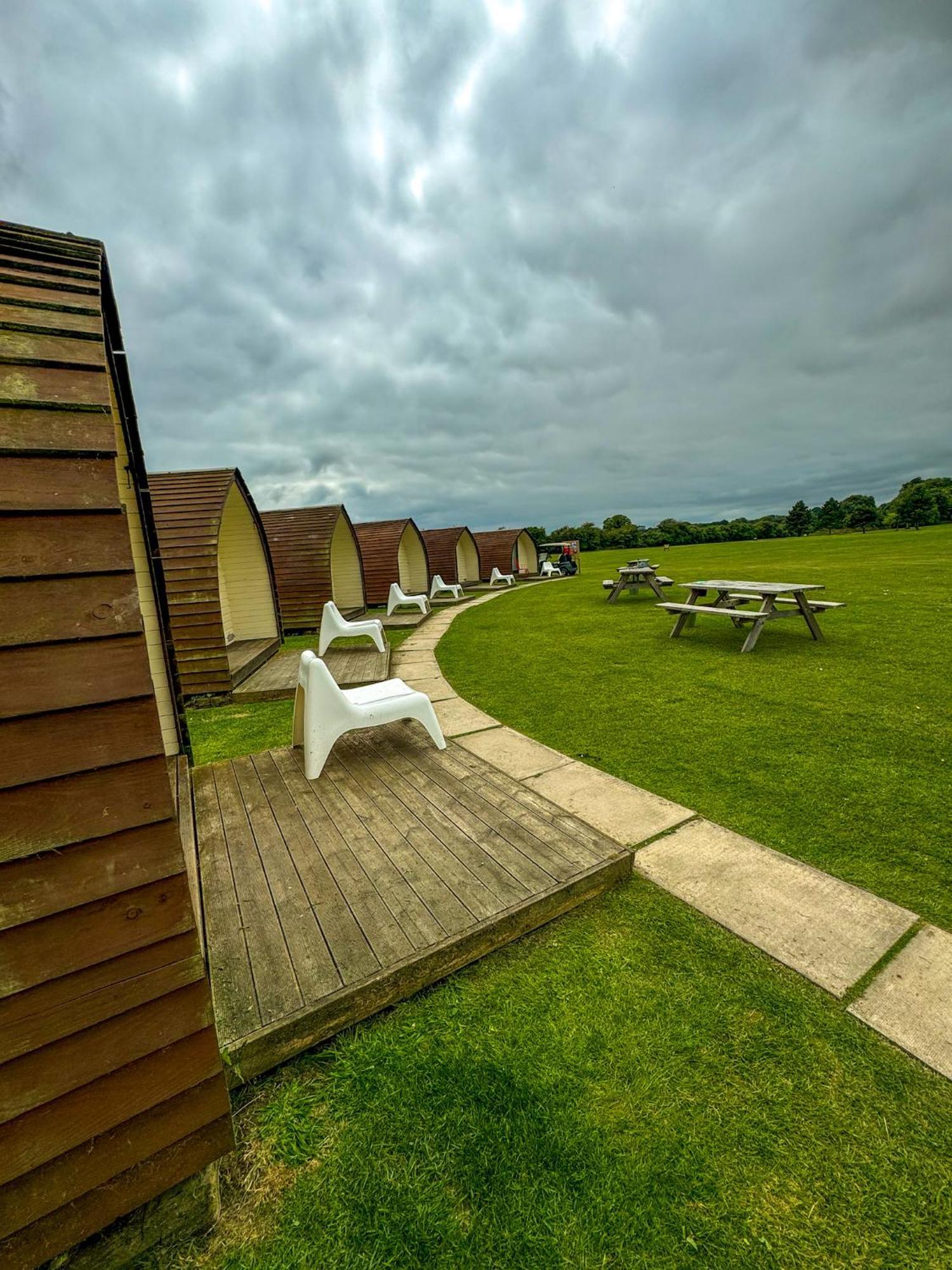 Rodway Hill Golf & Eco Pod Hotel Gloucester Exterior foto