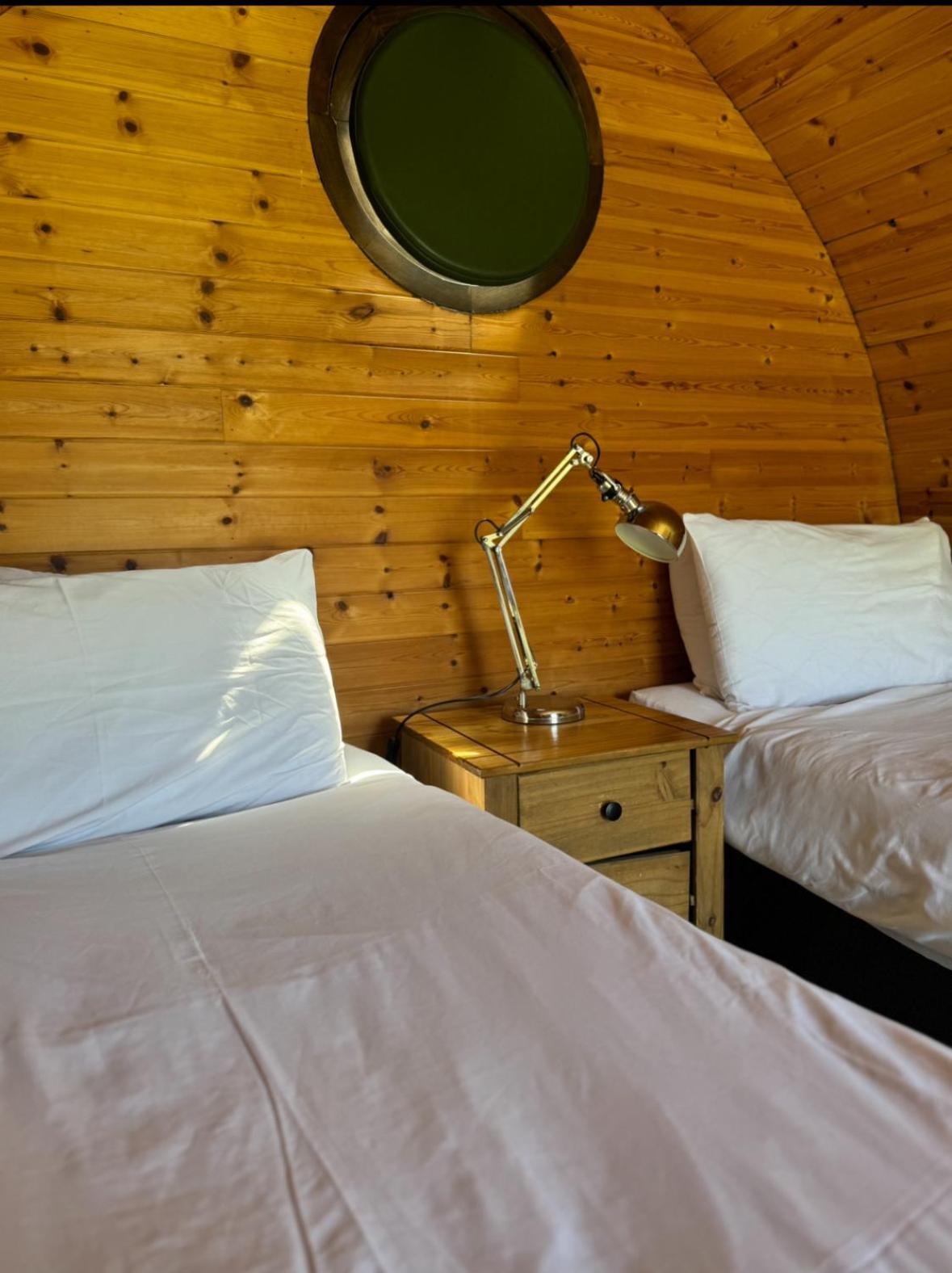 Rodway Hill Golf & Eco Pod Hotel Gloucester Exterior foto